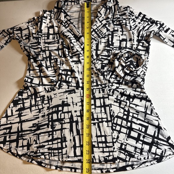 "Perseption Concept Women's Medium Wrap Blouse – Black White Abstract Print - Picture 9 of 9
